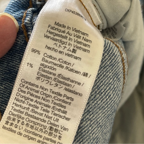 Madewell Petite Relaxed Jeans in Springtide Wash - Picture 9 of 10